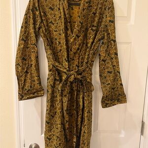 Elegant Gold and Black Men's Robe